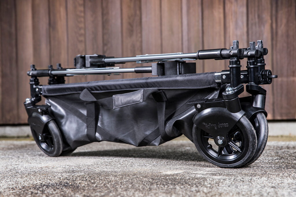 Zusammenkellapper Kleiderwagen – space-saving storage for flexible use.