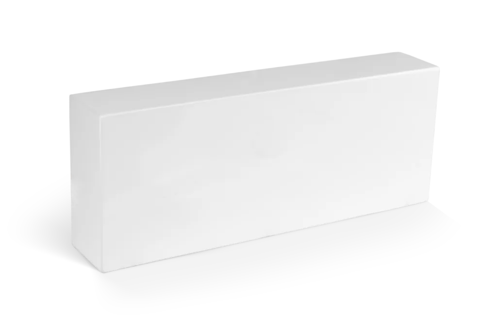 Weißer Logoblock, rechteckig, mit glatter Oberfläche.