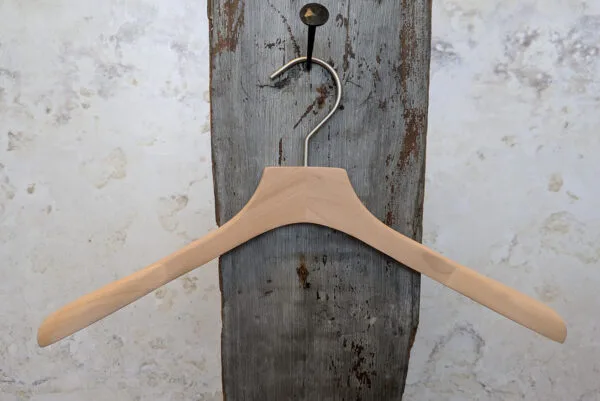 Barry - coat hanger with wide shoulder in natural wood