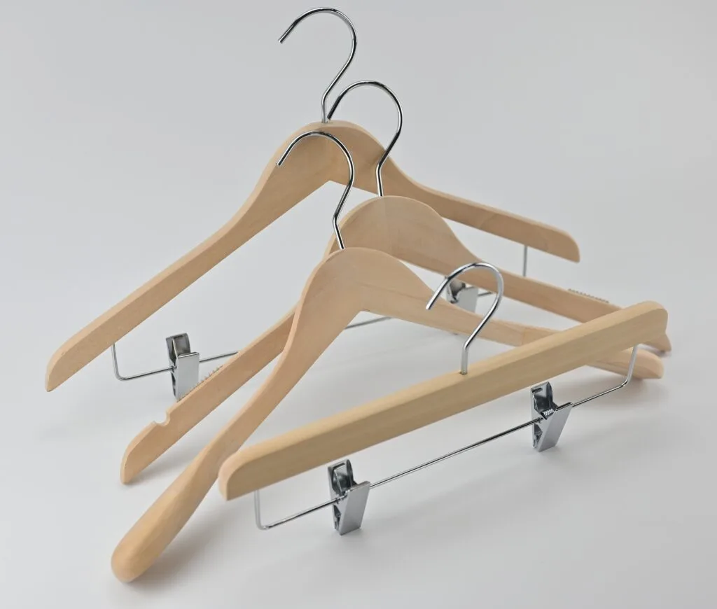 Light wooden hangers with metal hangers and clamping function for trousers