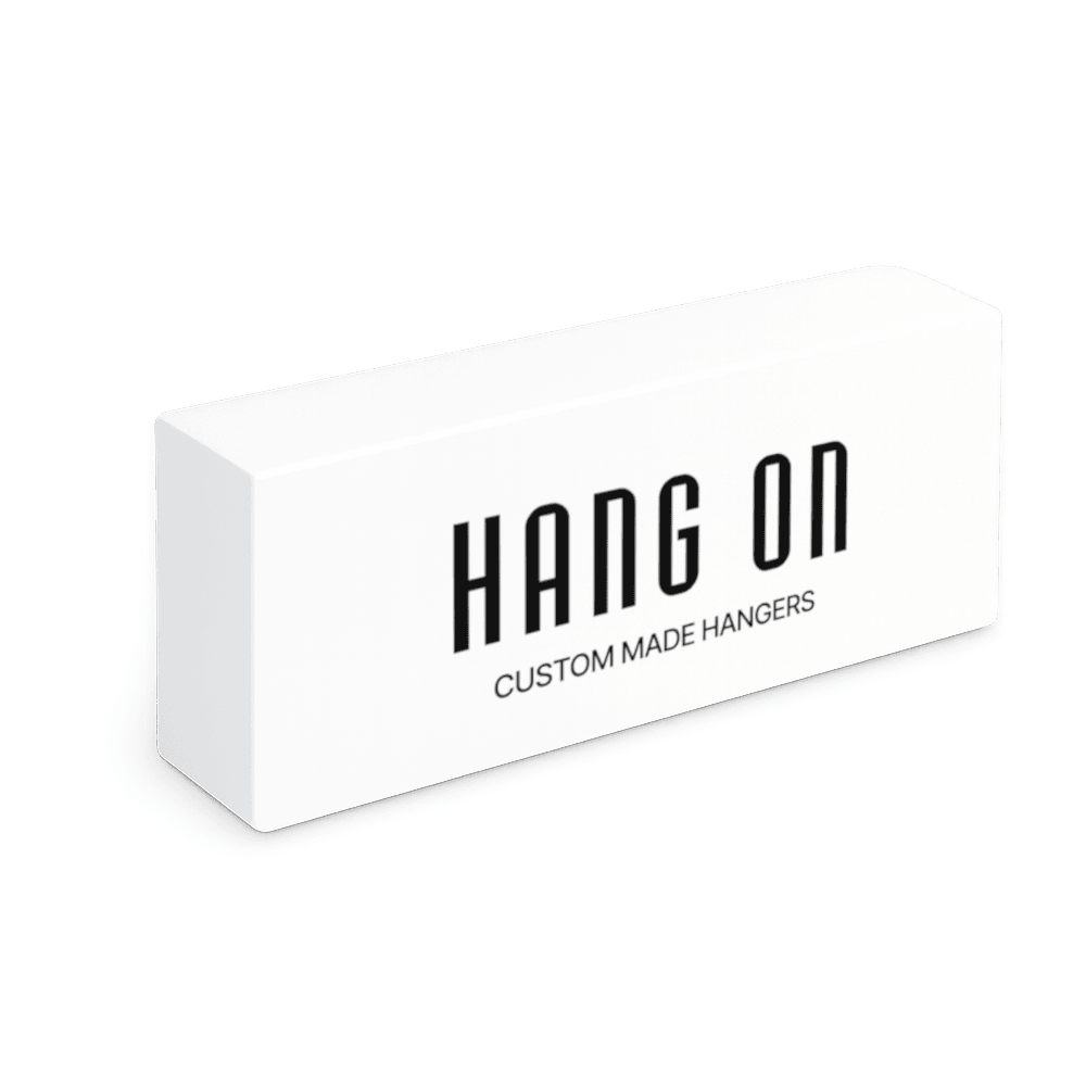 Neutral logoblok til shop-in-shop løsning, anvendt som professionelt brandingelement i retailmiljø